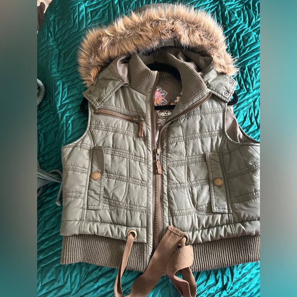Vintage cropped puffy vest.